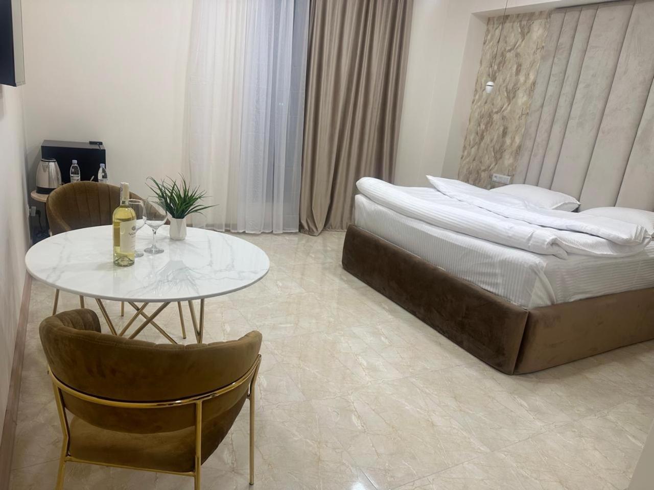 Hotel Lux Plaza P'arak'ar Exterior foto