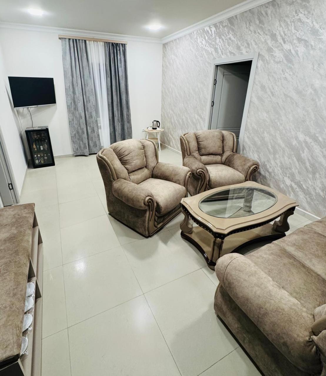 Hotel Lux Plaza P'arak'ar Exterior foto