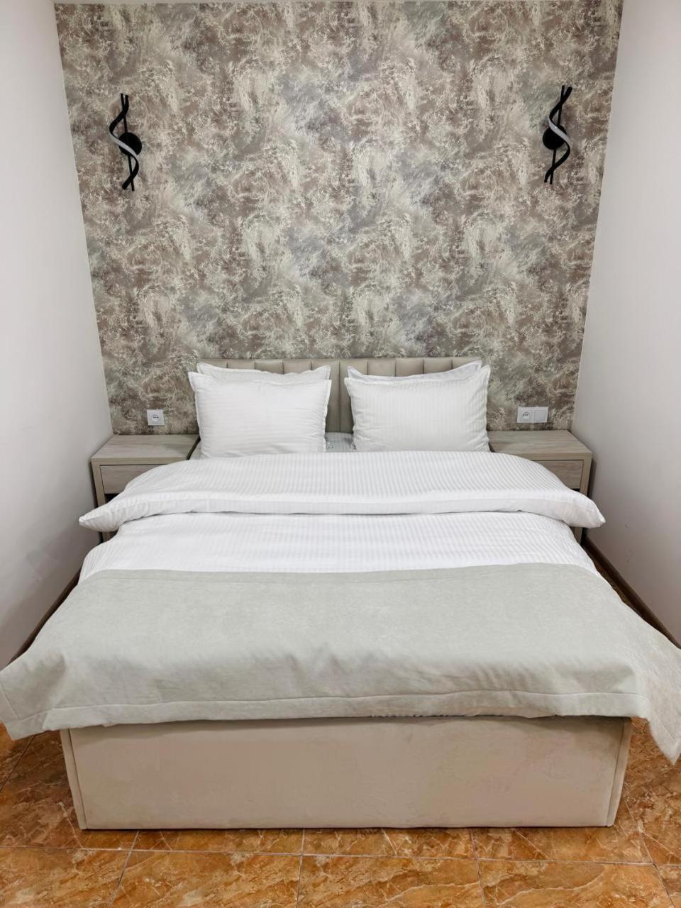 Hotel Lux Plaza P'arak'ar Exterior foto